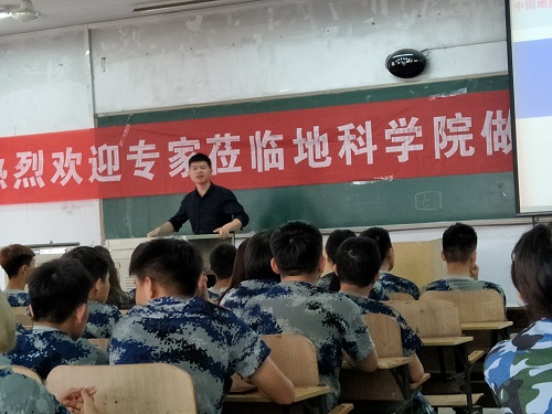 【学术报告】 bwin必赢官网毕业生黎明明老师为我院学生作报告