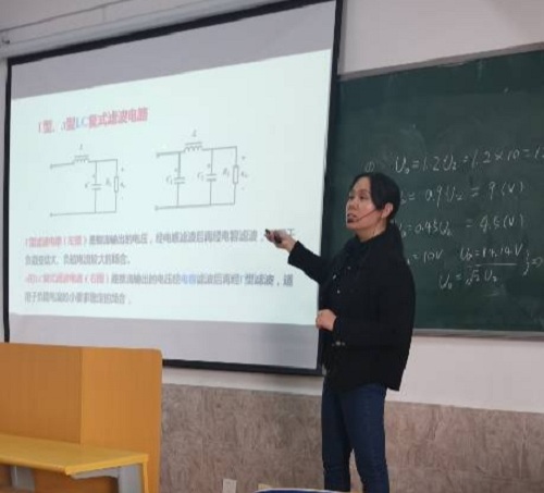 信工学院举办实务专家进课堂活动（三）——河北大学师建英副教授应邀授课