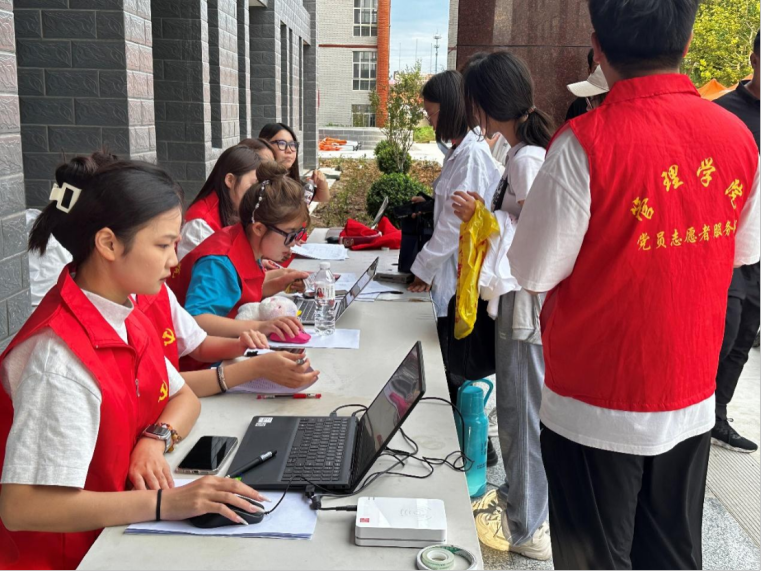 我为同学做实事 | 管理学院“同伴成长，暖心起航