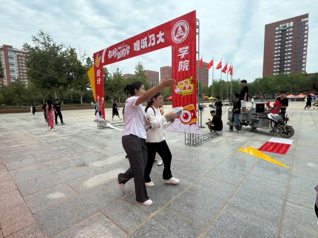 会计学院“携手同行，实时暖心”